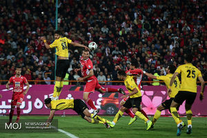 دیدار تیم های فوتبال پرسپولیس و سپاهان اصفهان