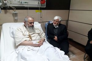 عیادت عارف از آیت‌الله موسوی‌بجنوردی