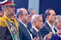 پاکستان در کنار رهبری و ملت ایران است