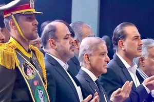 پاکستان در کنار رهبری و ملت ایران است