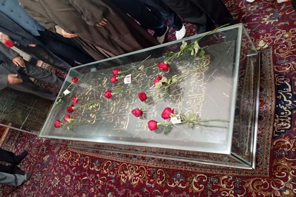  مقبره عطار نیشابوری