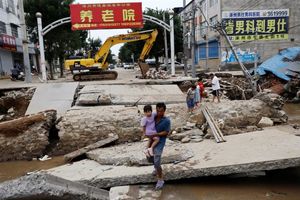 فرو نشست ناگهانی جاده در شهر ژوکو چین + فیلم