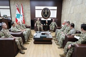 فرمانده ارتش لبنان و فرمانده عملیات ویژه سنتکام با یکدیگر گفتگو کردند