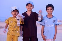 پاکسازی سواحل کیش با مشارکت گسترده مردمی همزمان با برگزاری ششمین نمایشگاه کتاب