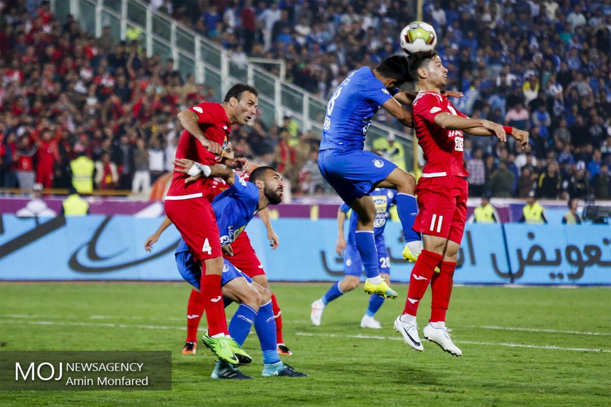 دیدار تیم های فوتبال استقلال و پرسپولیس