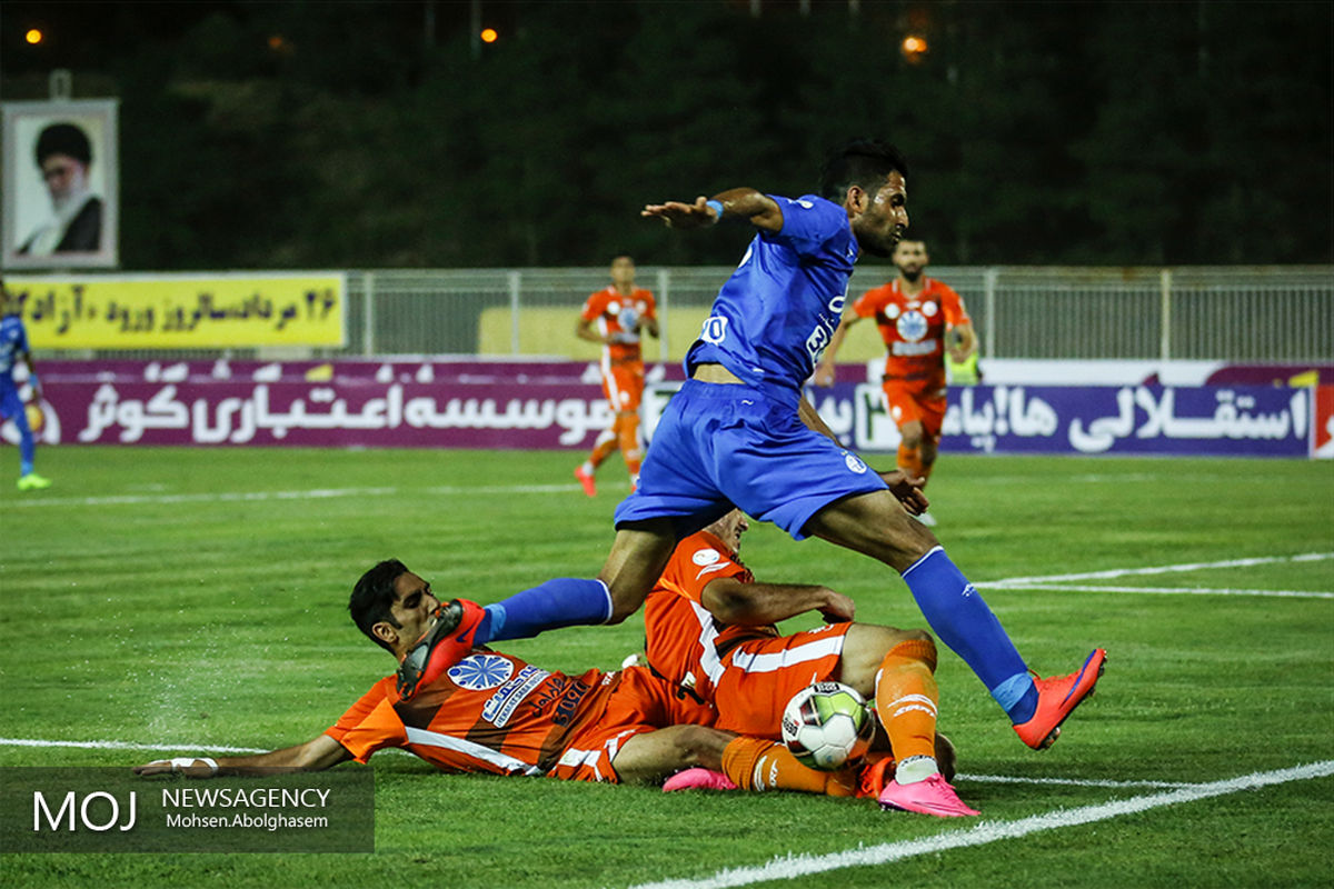 دیدار تیم‌های فوتبال سایپا و استقلال تهران