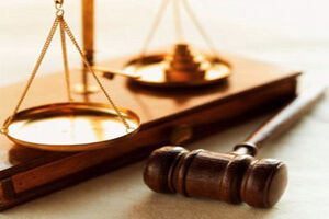 صادق زیبا کلام جهت اجرای احکام صادره وارد زندان شد