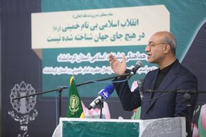 امام خمینی (ره) ستون معجزه‌گر انقلاب و استمرار عزت ایران هستند