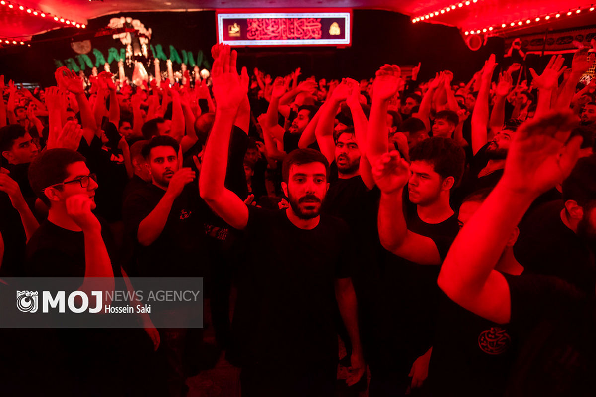 عزاداری شب هشتم دهه اول محرم در هیات ریحانه الحسین(س)