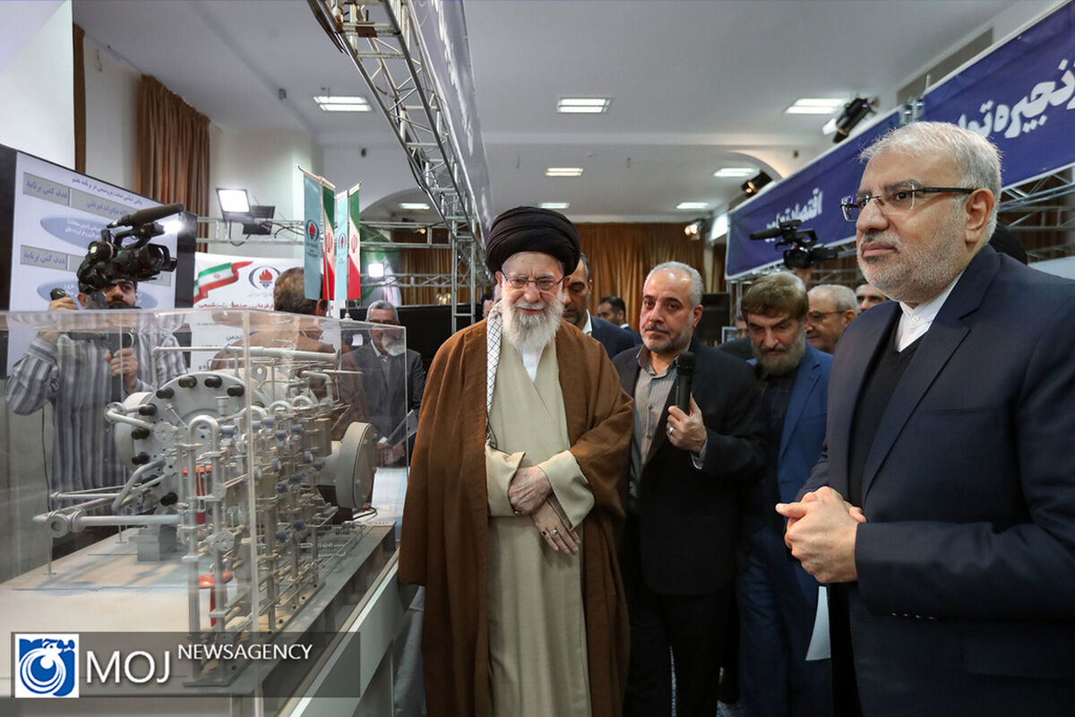 بازدید رهبر انقلاب از نمایشگاه تولید ایرانی