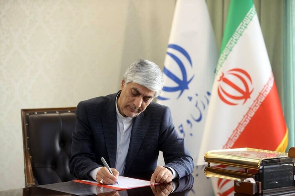 کیومرث هاشمی وزیر ورزش و جوانان