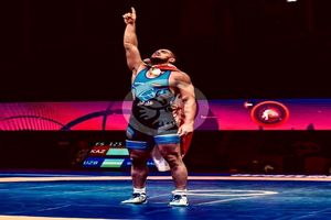 مبین عظیمی با شکست حریف روس قهرمان وزن ۹۲ کیلوگرم جهان شد