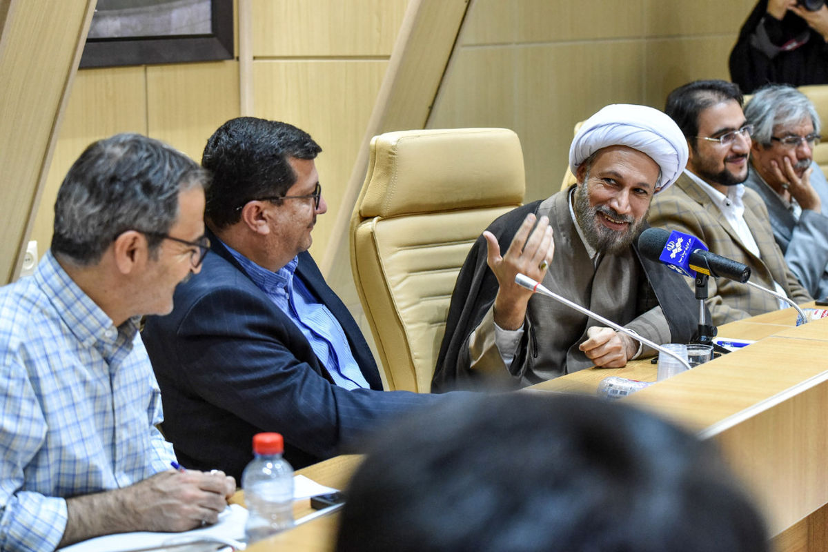 نماینده ولی فقیه در فارس و امام جمعه شیراز در جمع اصحاب رسانه شیراز