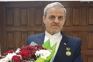 نشان و لوح سی‌امین سالگرد بی‌طرفی ترکمنستان به سفیر ایران اعطا شد