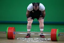 حضور پلیس در سالن مسابقه وزنه‌برداری اصلا زیبا نیست