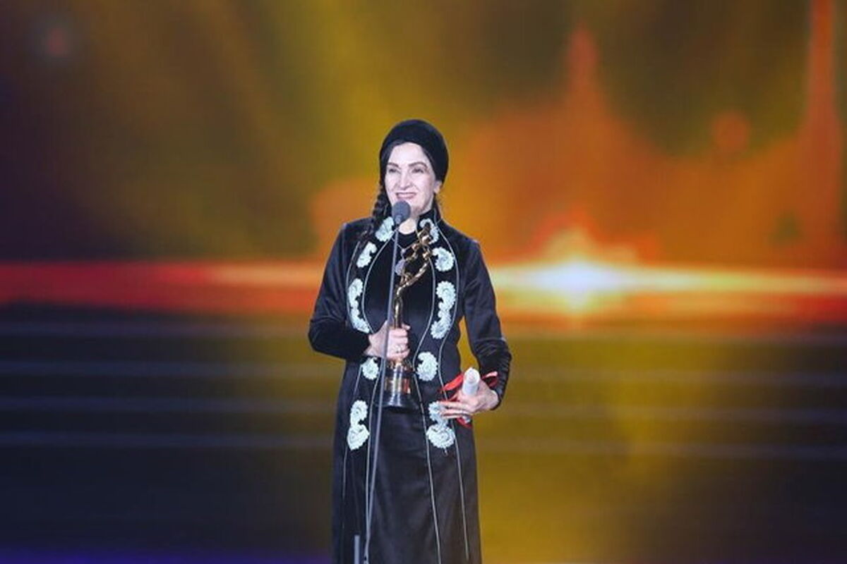 گلاب آدینه