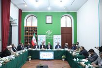 از هنرمندان خارج از کشور دعوت می‌کنیم به میهن خود بازگردند