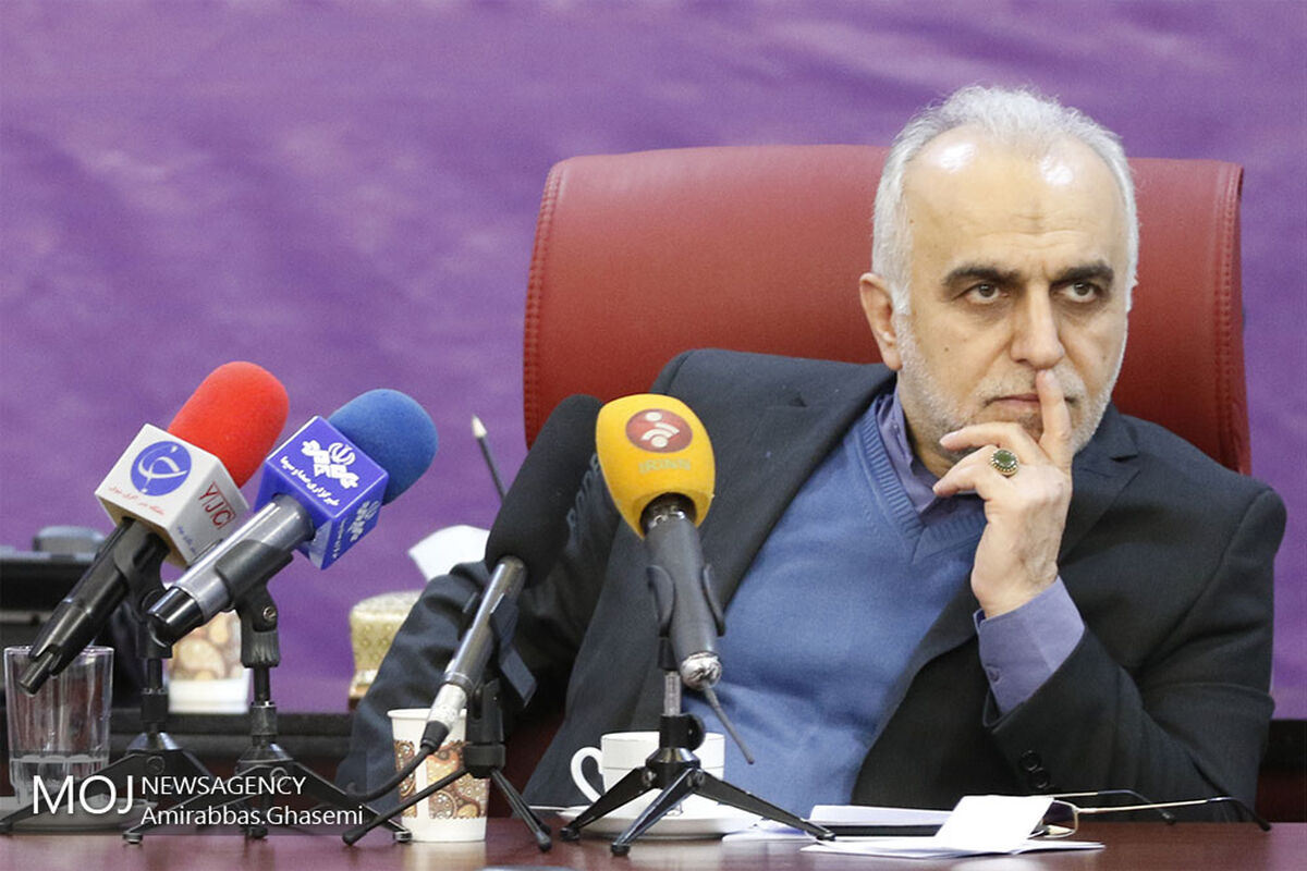 نشست هم اندیشی اقتصاد دانان جوان با وزیر اقتصاد/فرهاد دژپسند