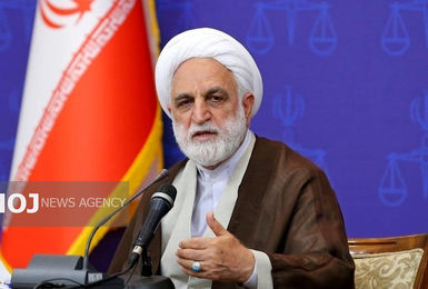 در موضوع بازگشت ارزهای نفتی کوتاه نمی‌آییم