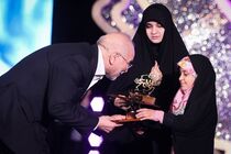 رئیس مجلس از دختران شهدای مقاومت تجلیل کرد