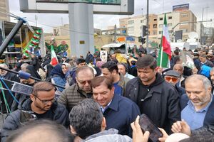 مشاور و دستیار مقام معظم رهبری در راهپیمایی ۲۲ بهمن حضور یافت
