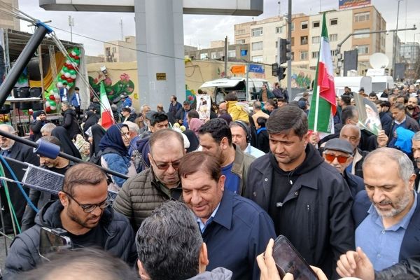 مشاور و دستیار مقام معظم رهبری در راهپیمایی ۲۲ بهمن حضور یافت