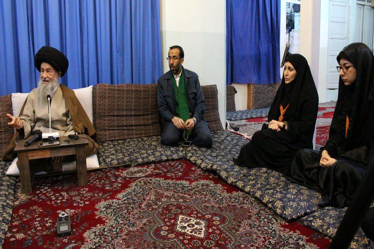 دیدار اعضای بنیاد نیکوکاری دست‌های مهربان شعبه قم با آیت‌الله العظمی علوی گرگانی 