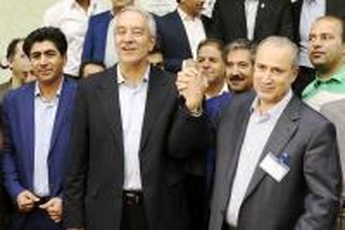 تاج و کفاشیان