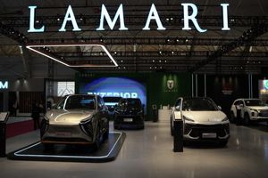 نمایش لاماری برقی در نمایشگاه خودرو شیراز