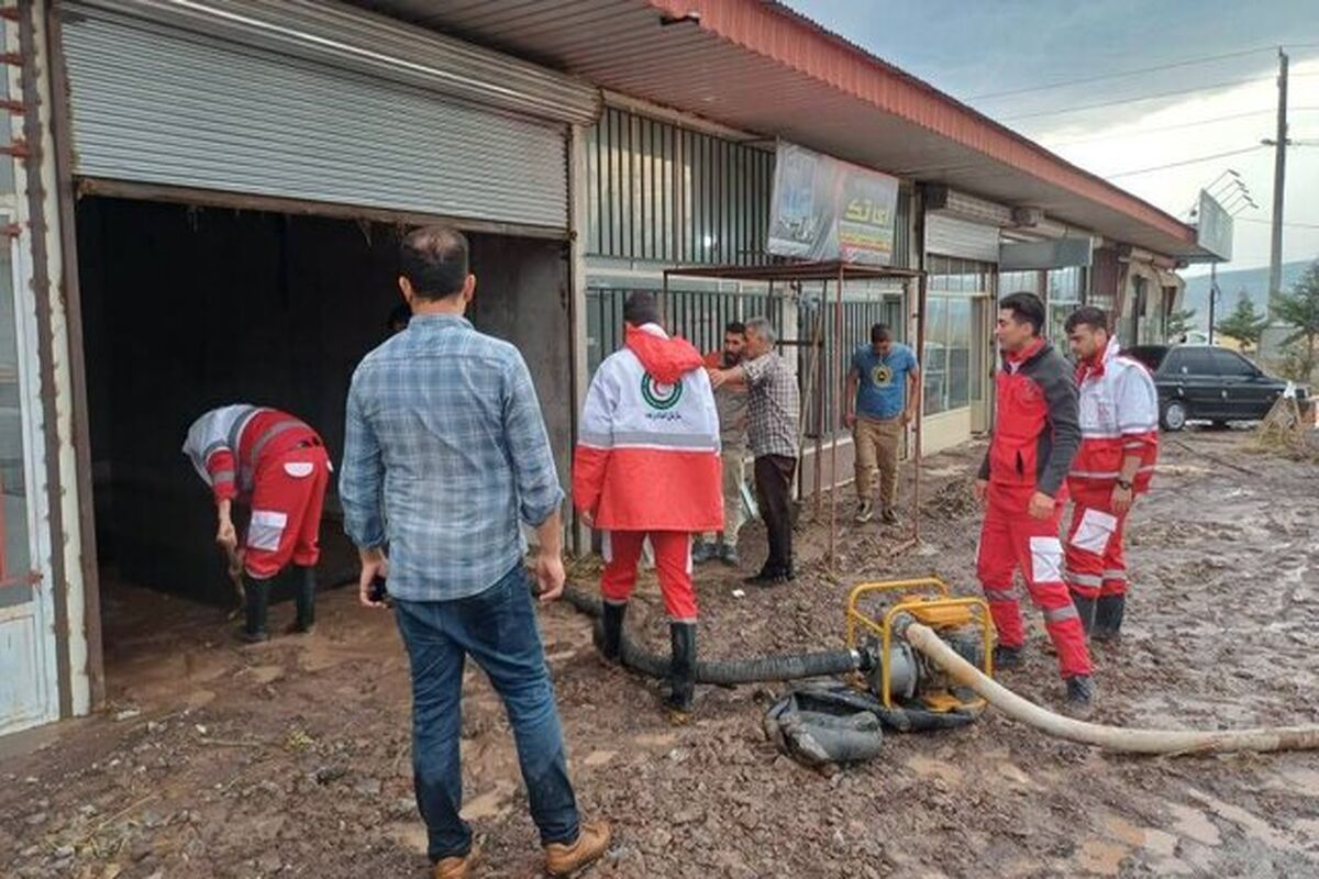 نجاتگران جمعیت هلال احمر امدادگران امدادرسانی