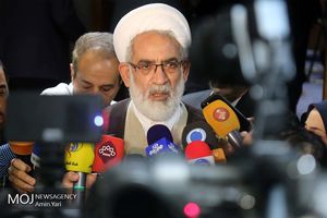 متاسفانه از محیط بی در و پیکر فضای مجازی آسیب‌های زیادی می‌بینیم