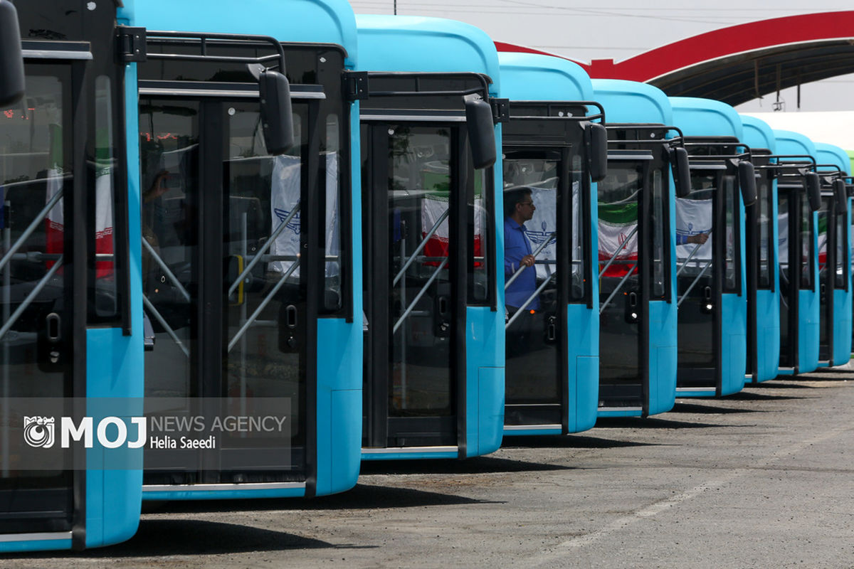 رونمایی از ۱۰۰ دستگاه اتوبوس ناوگان حمل و نقل عمومی شهر تهران