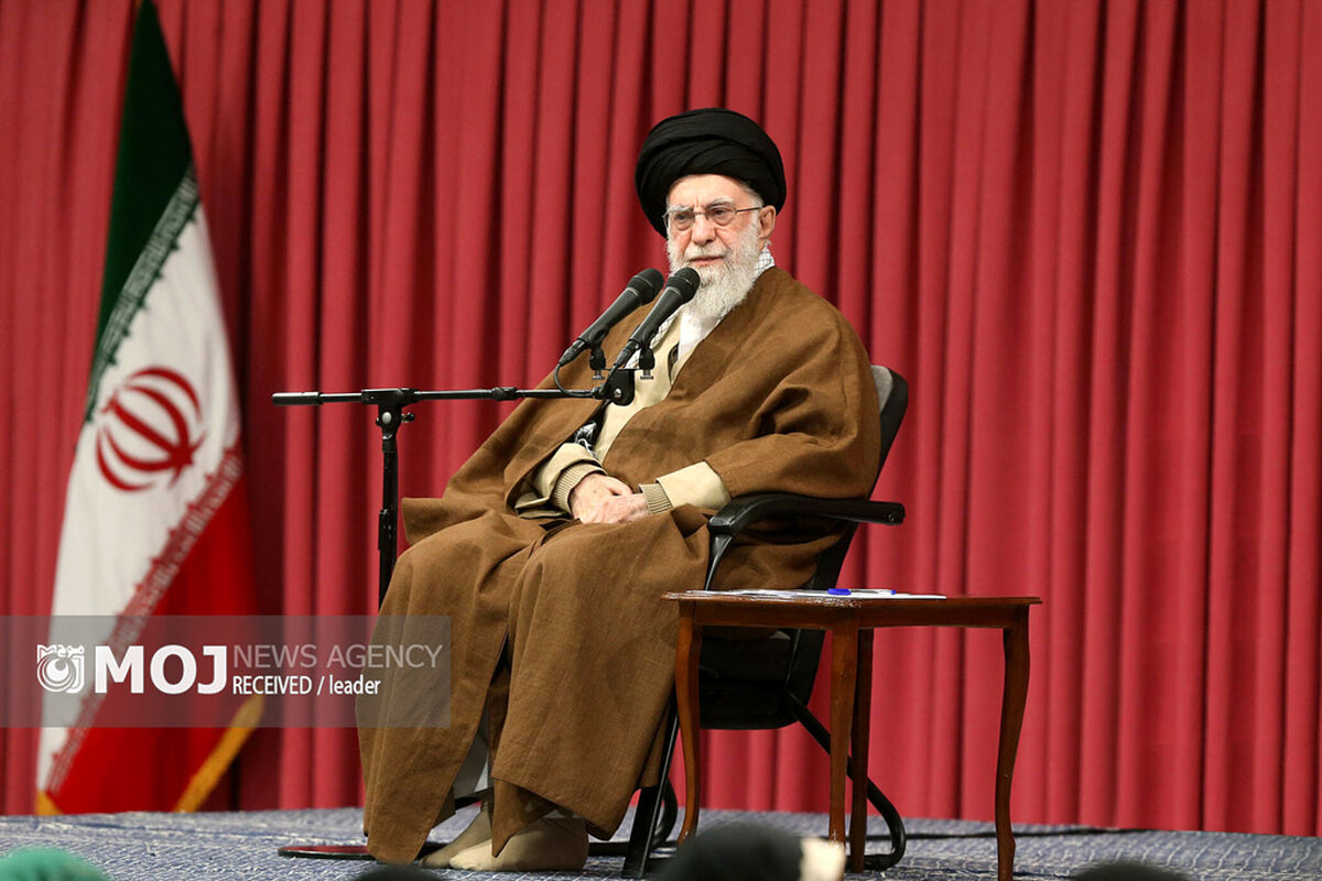 دیدار هزاران نفر از زنان و دختران با رهبر انقلاب