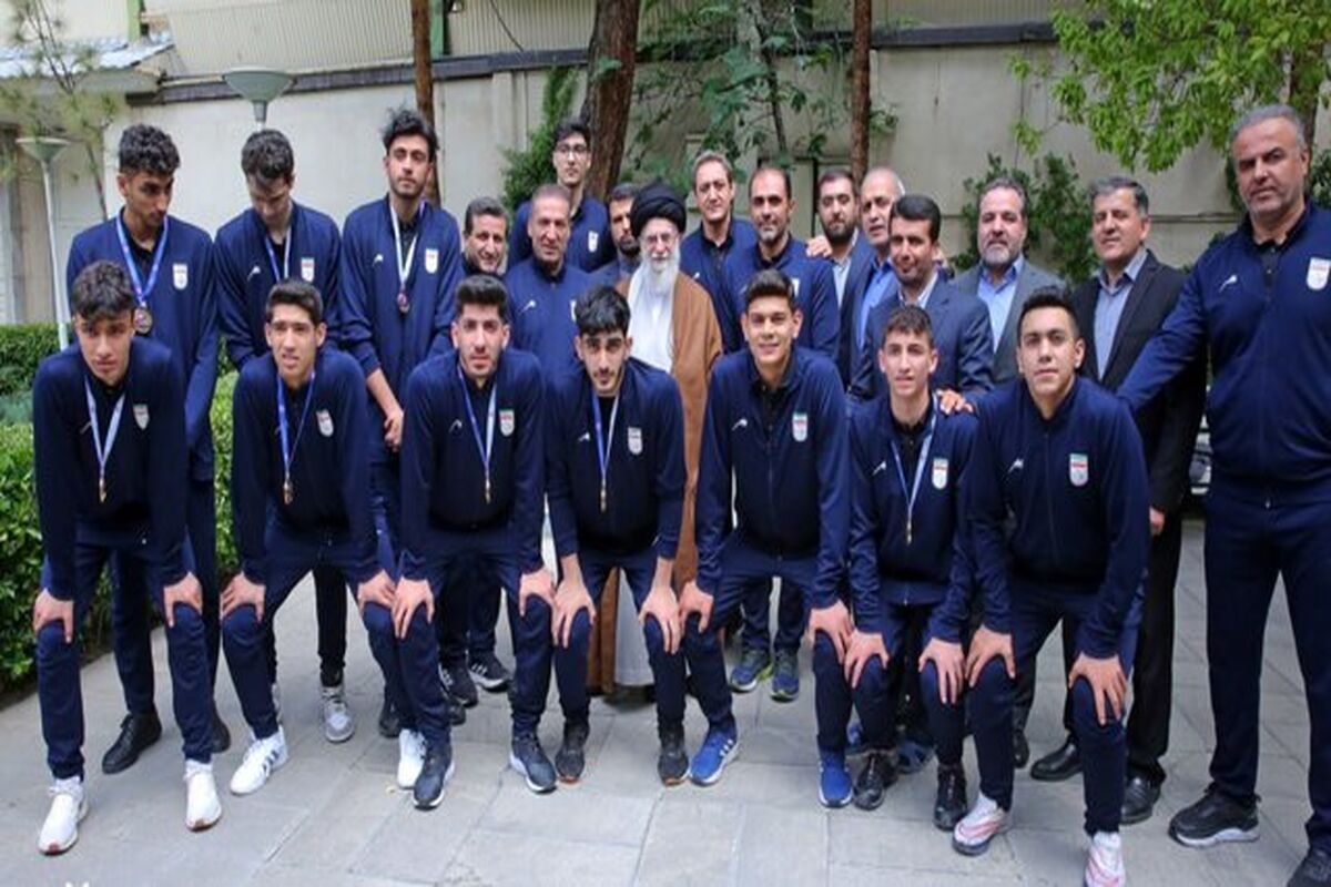 رهبر انقلاب
