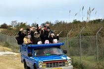 رانندگان مجاز به سوار کردن مسافر در قسمت بار خودرو نیستند