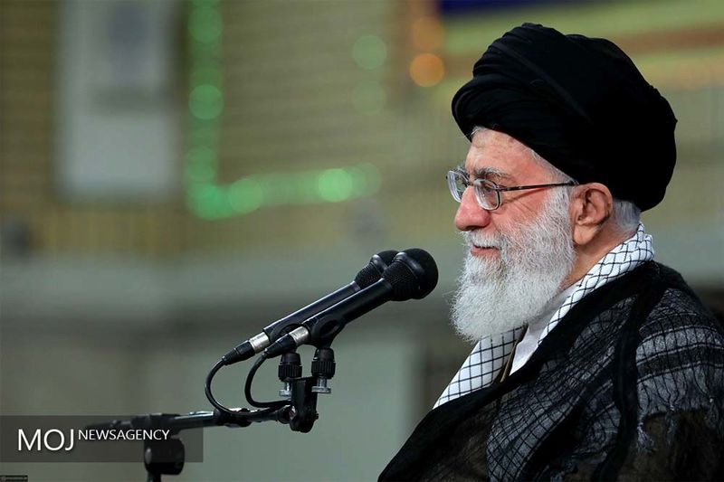 دست برادری ارتش و سپاه حرکتی زیبا پس از حرکت زشت آمریکاییها بود/ آمریکایی ها برای تضعیف روحیه ملت ایران، یاوهسرایی میکنند