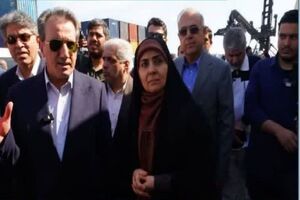 وزیر راه و شهرسازی از روند تخلیه و بارگیری کالاهای اساسی بندر شهید رجایی بازدید کرد