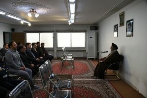   مسائل اقتصادی و سیاسی و امنیتی هرکشور وابسته به حمل و نقل جاده ای است