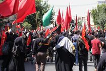 به مددجویان کمیته امداد تسهیلات پیاده روی اربعین داده می شود