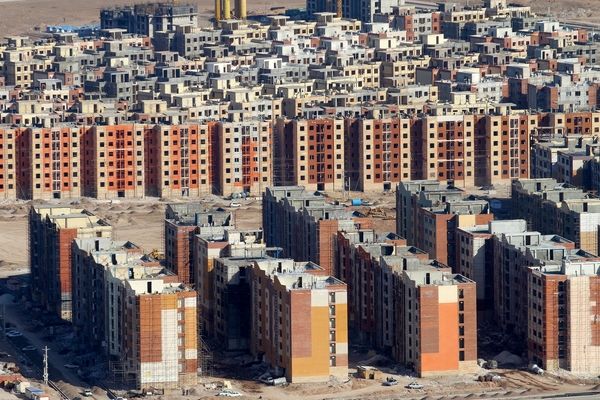 کلید ۱۸۸۰۰۰ واحد نهضت ملی تحویل خانواده‌ها شد/ پرداخت ۱۵۳ همت تسهیلات توسط بانک مسکن