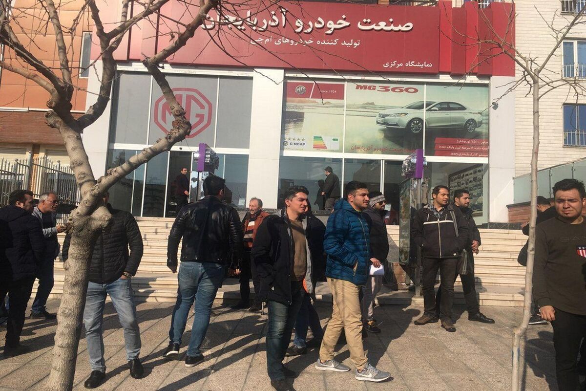 تجمع-اعتراضی-برخی-حواله-داران-خودرو-ام-جی-۳۶۰-3