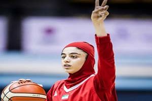 دختر هرمزگانی در جمع اردونشینان تیم ملی بسکتبال 