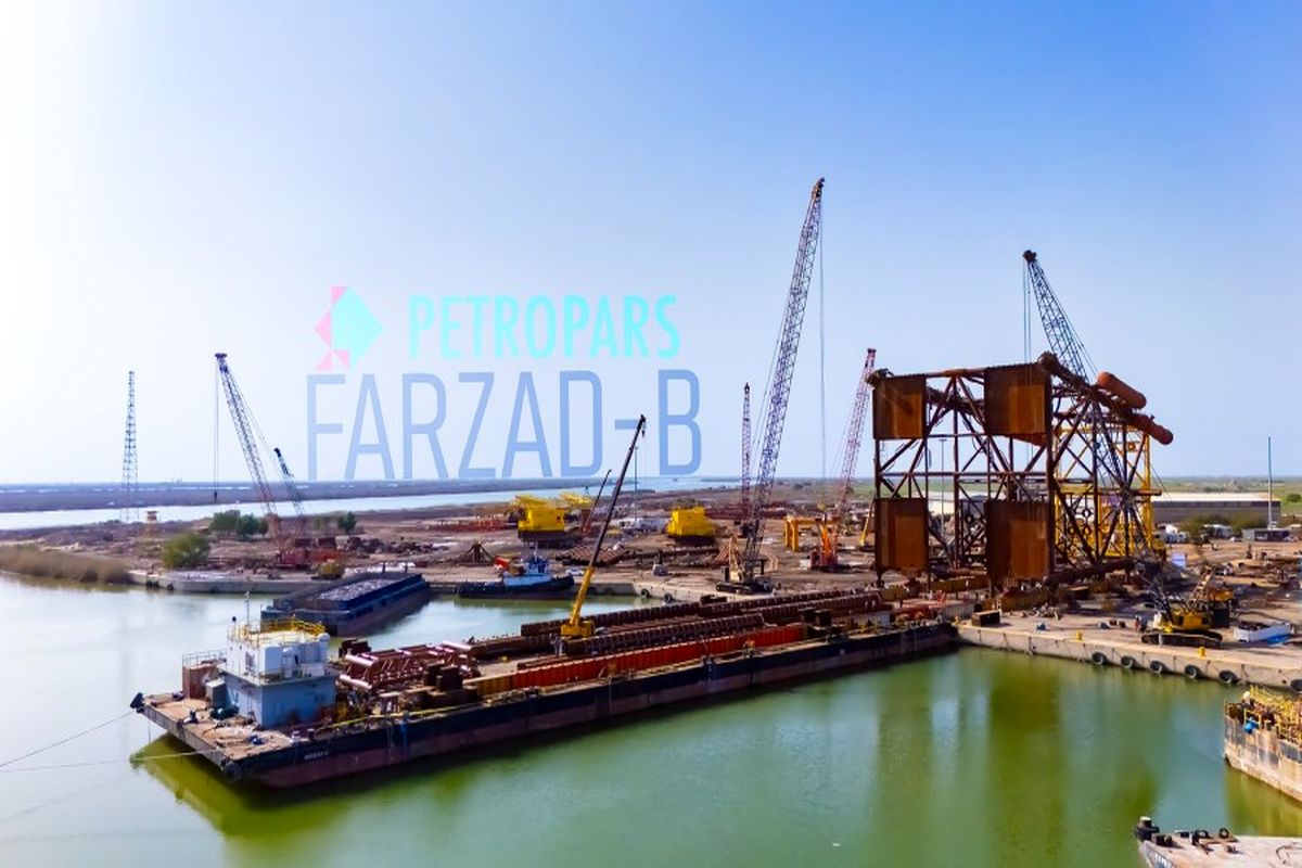 سکوی سرچاهی میدان گازی فرزاد ب