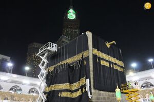 پرده کعبه طبق سنت هر ساله تعویض شد