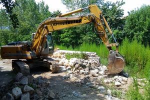 کش و قوس‌های اجرای دیواره حفاظتی در رودخانه هچیرود