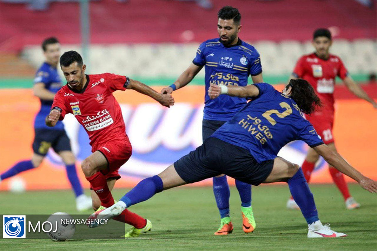 دیدار تیم های فوتبال پرسپولیس و استقلال تهران