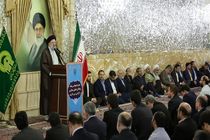 اصحاب رسانه باید پل ارتباطى میان مردم و مسئولان باشند 