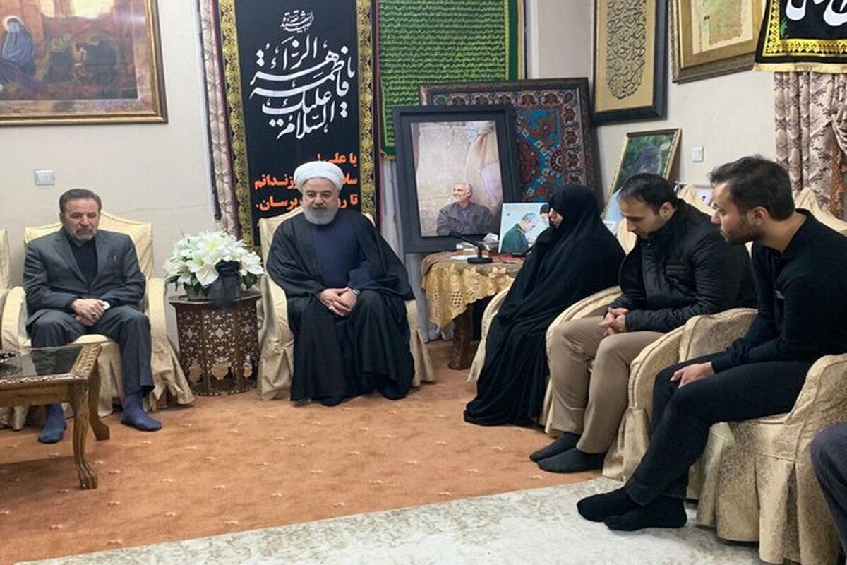 حضور روحانی در منزل شهید سپهبد قاسم سلیمانی