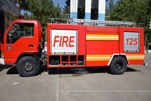 چهار دستگاه خودروی آتش نشانی و حمل زباله به شهرداری آبادان تحویل داده شد 