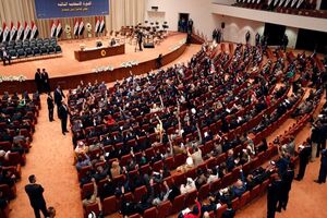 کتک‌کاری و پرتاب کفش در پارلمان عراق + فیلم